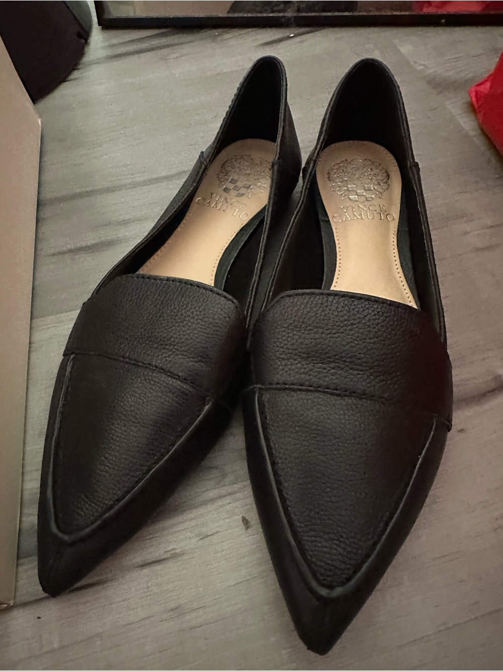 Vince Camuto Black Pointed-Toe Leather Loafers – Size 6.5